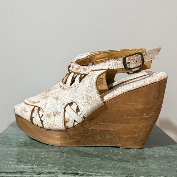 Very Volatile White and Brown Wedge Sandals - Picture 4 of 10